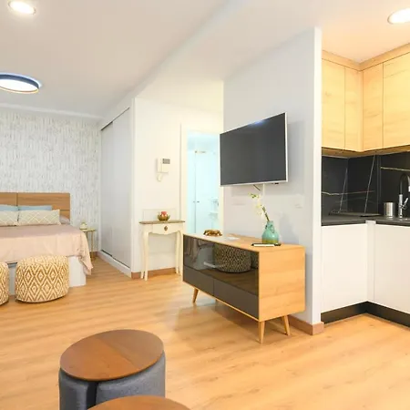 Modern Designer Steps From Canteras Apartamento