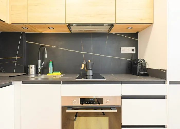 Modern Designer Steps From Canteras Lägenhet *