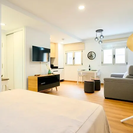 Modern Designer Steps From Canteras 公寓