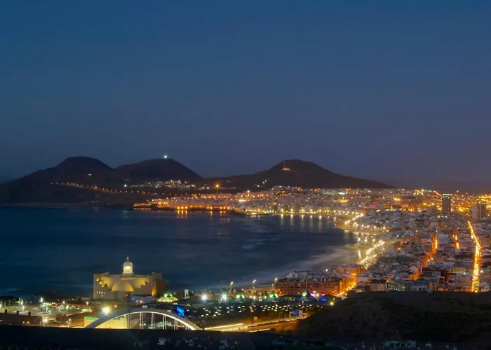 Modern Designer Steps From Canteras 公寓